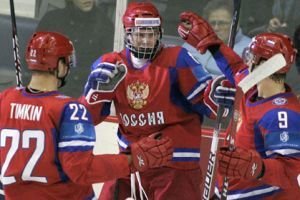 Igor Bobkov slams the door, Russia skates past Finland in WJC's second match