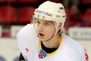 Yuri Alexandrov signs with Boston Bruins